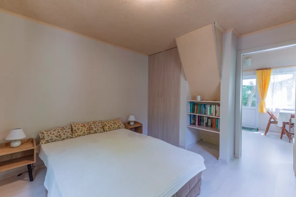 Домик с садом у заповедника