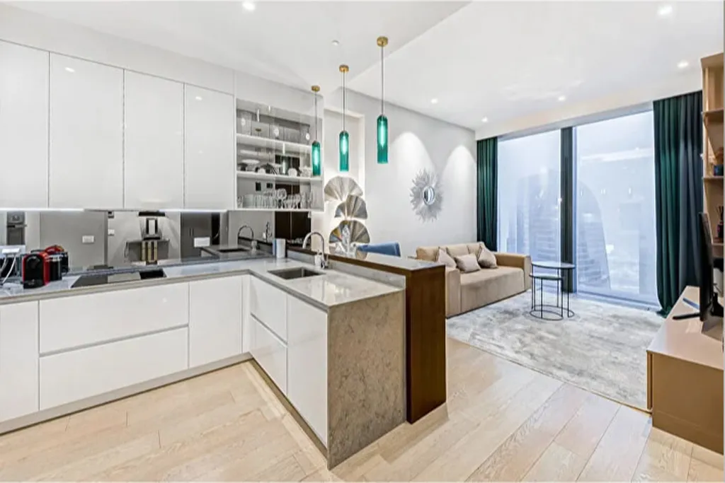 Комфортный и душевный апартамент с фантастическим видом на башни Сити