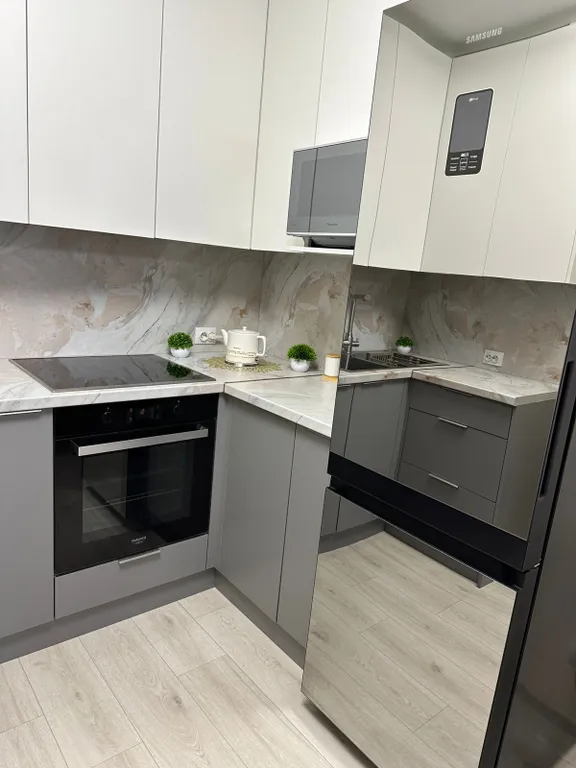 Комфортная квартира в новом доме с видом на закат