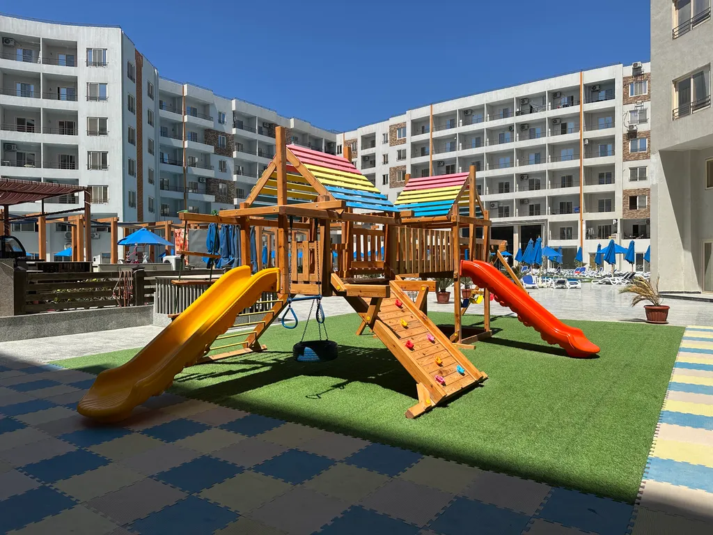 Апартаменты с личным пляжем и бассейном