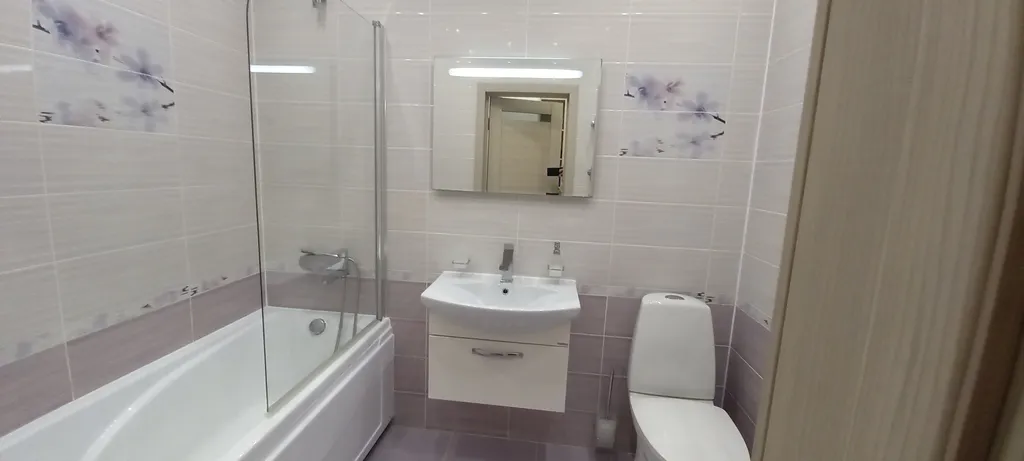 Современная квартира с видом на озеро