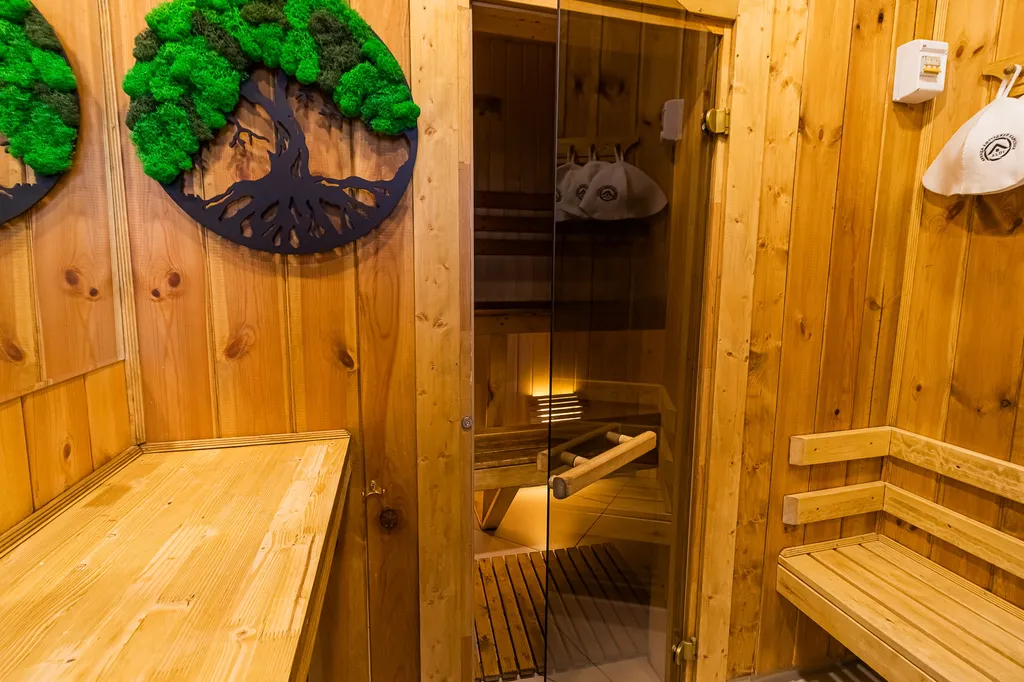 Большой загородный дом