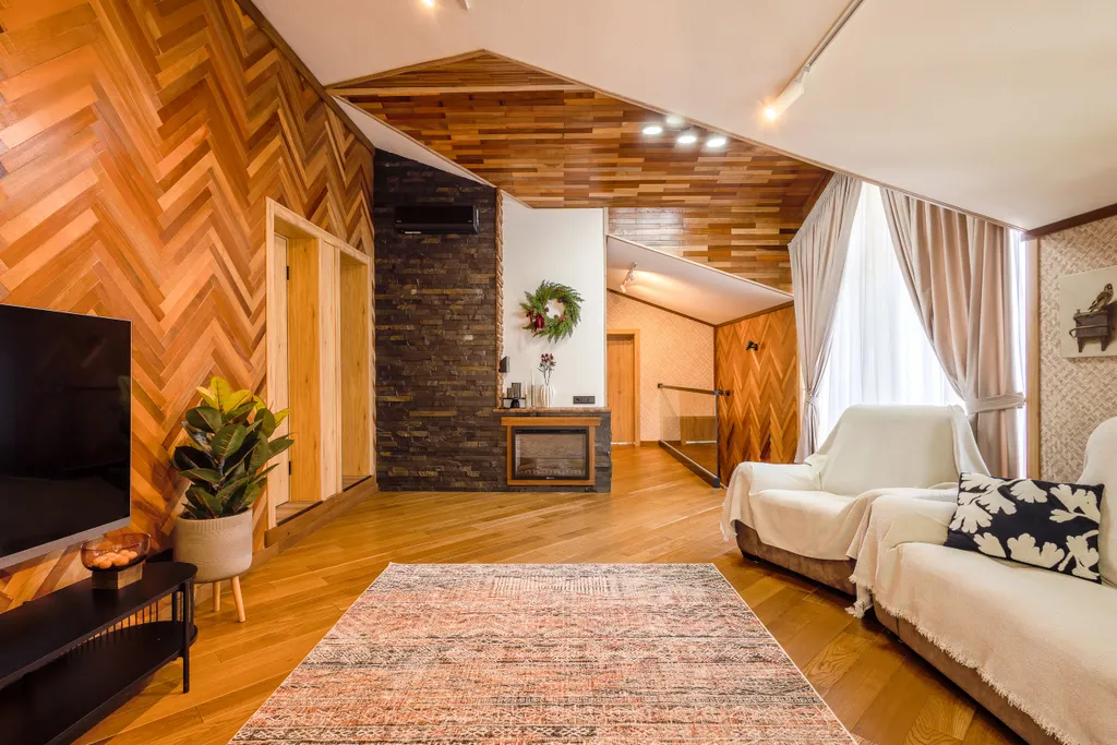 Дом у сквера в центре Поляны