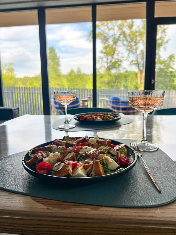 Дом на берегу пруда в Эко-местечке с банным чаном