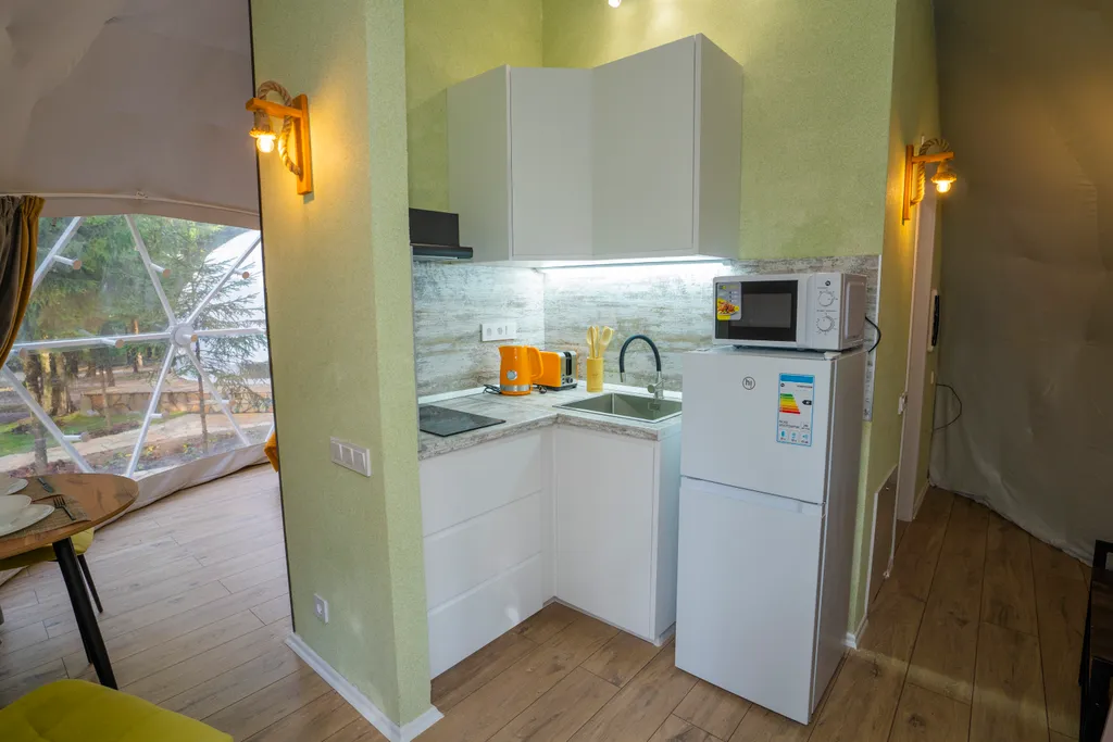 Сфера в сосновом лесу