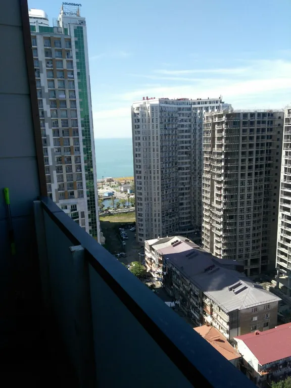 Дизайн-студия со стеклянной спальней