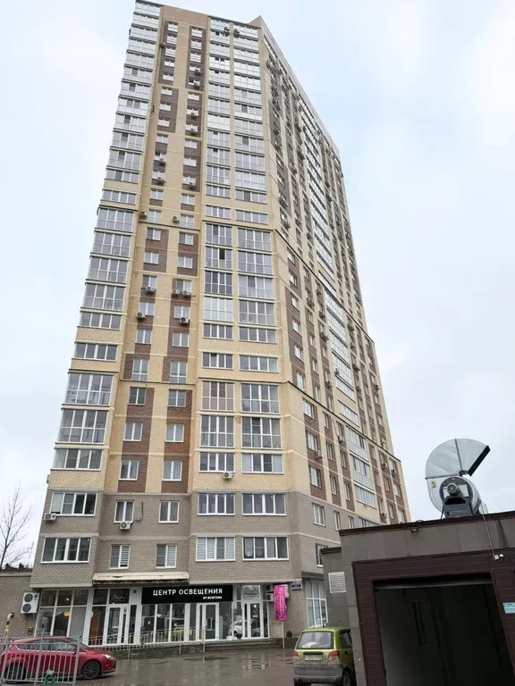 Квартира с большой кухней-гостиной, камином и панорамным видом