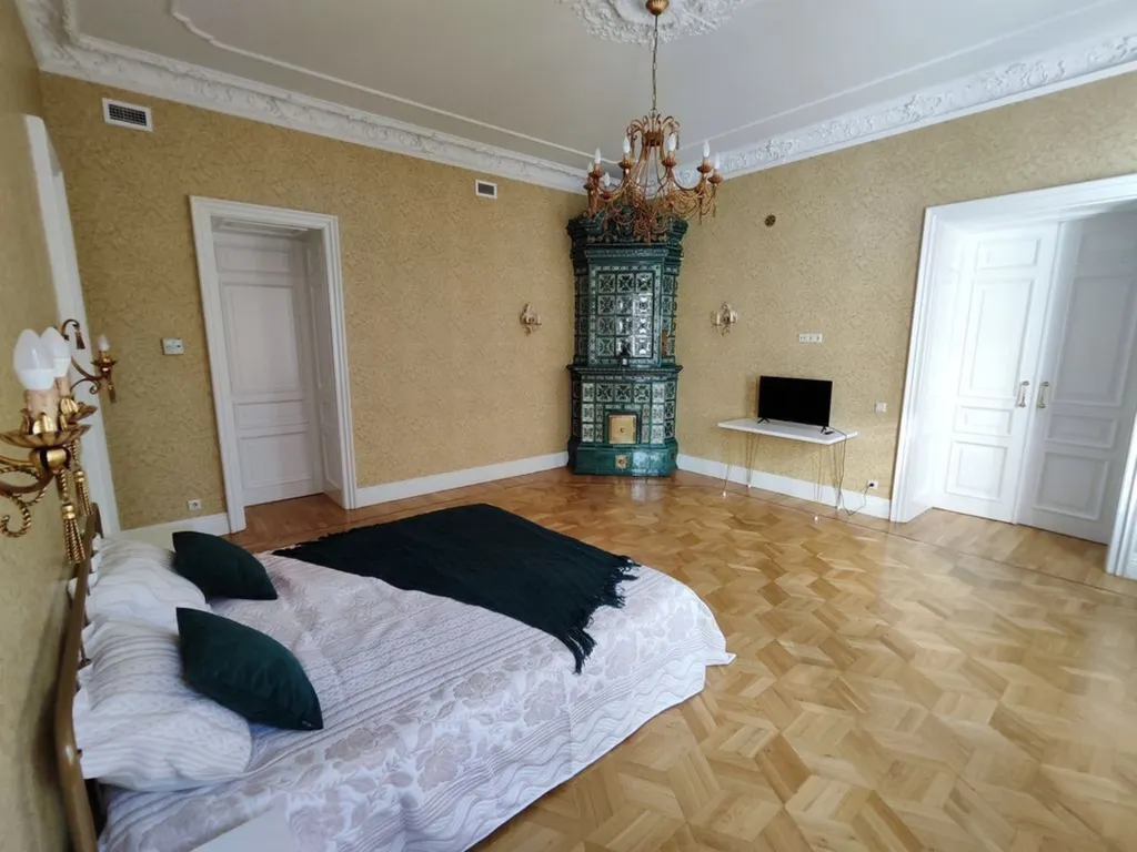 5-комнатная квартира на Суворовском проспекте