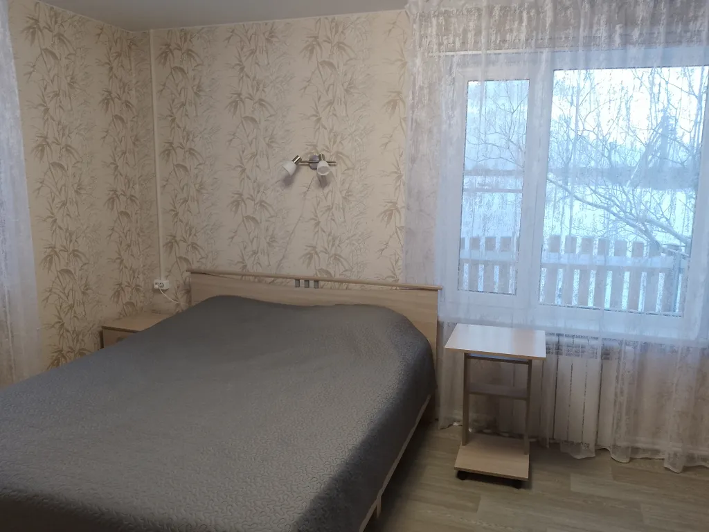 Дом с видом на монастырь