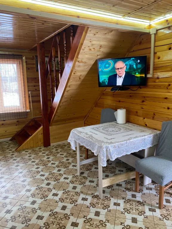 Уютный дом на берегу реки