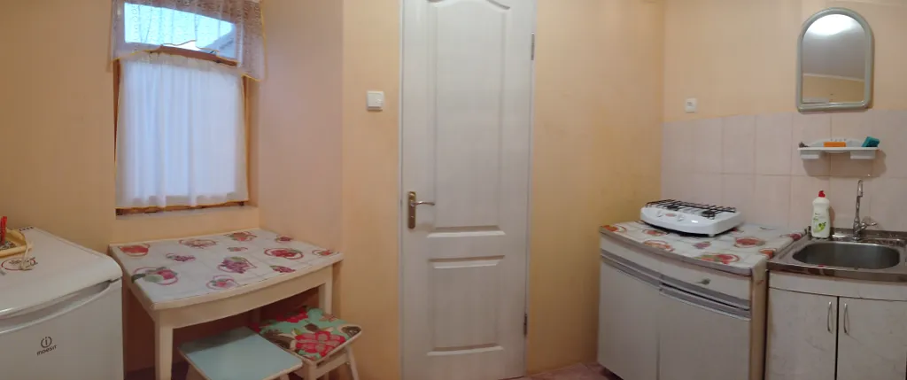 Квартира Квартира Отдельный однокомнатный домик с кухней, санузлом и двориком с беседко — Судак