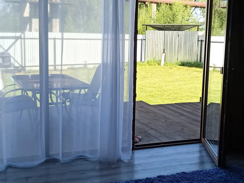 Домик с видом на озеро