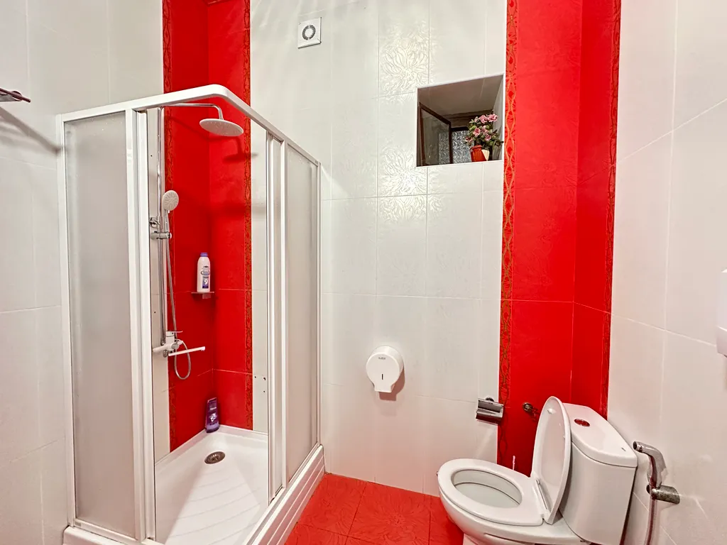 Большой 3х-этаж. дом на берегу моря