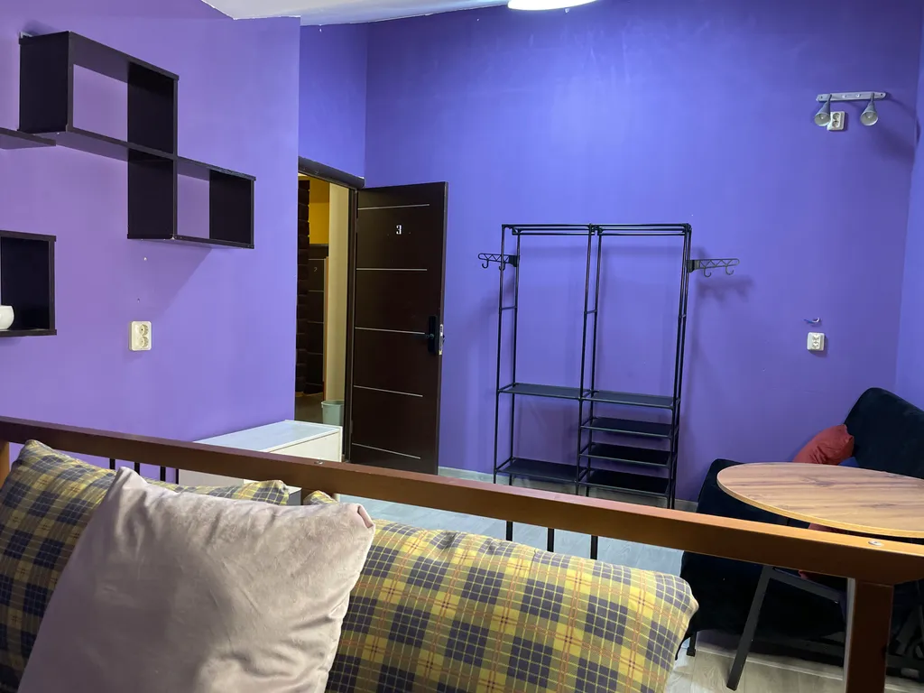 Квартира Фиолетовая комната на Невской мансарде — Санкт-Петербург