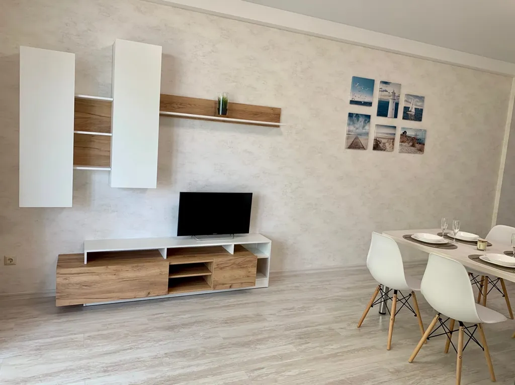 Новенькие светлые апартаменты с террасой и видом на парк