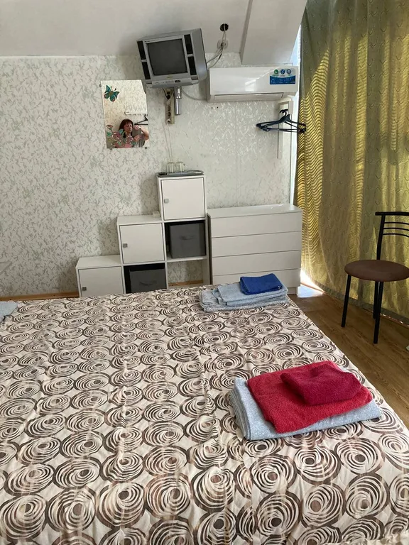 Двухместный номер с кондиционером, дополнительным местом, туалет, душ