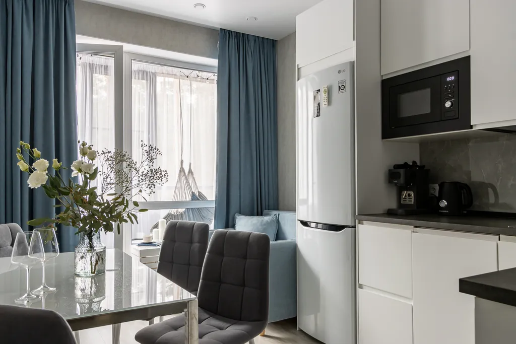 Дизайнерская квартира Облако с качелью на балконе и с видом на сосны