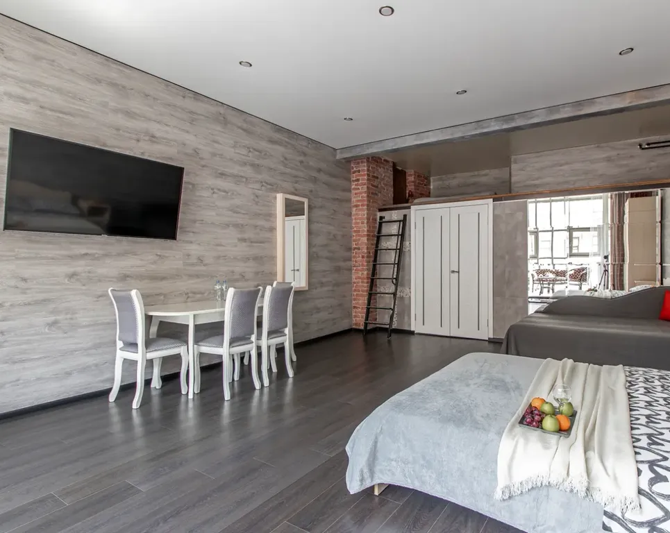 Дизайнерская двухуровневая квартира на Невском