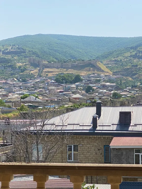 Дом напротив фонтана с потрясающим видом на крепость, фонтан и море