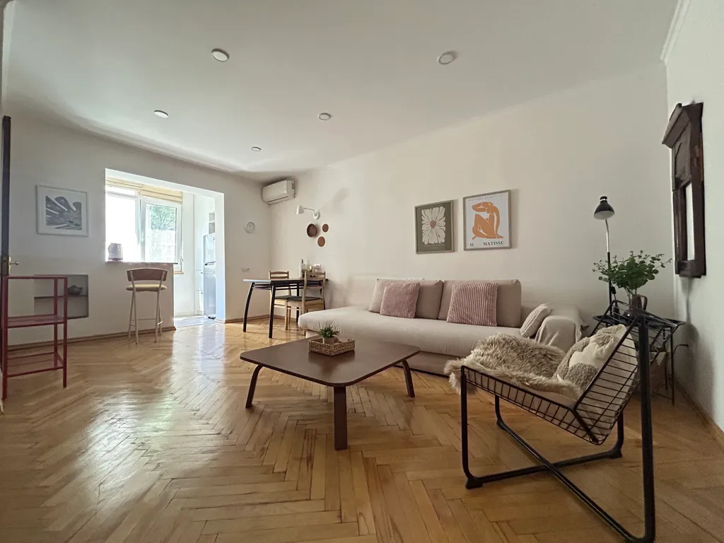 Дизайнерская квартира для двоих у метро в Тбилиси