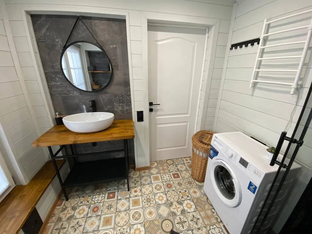 Уютный бревенчатый дом в сосновом бору