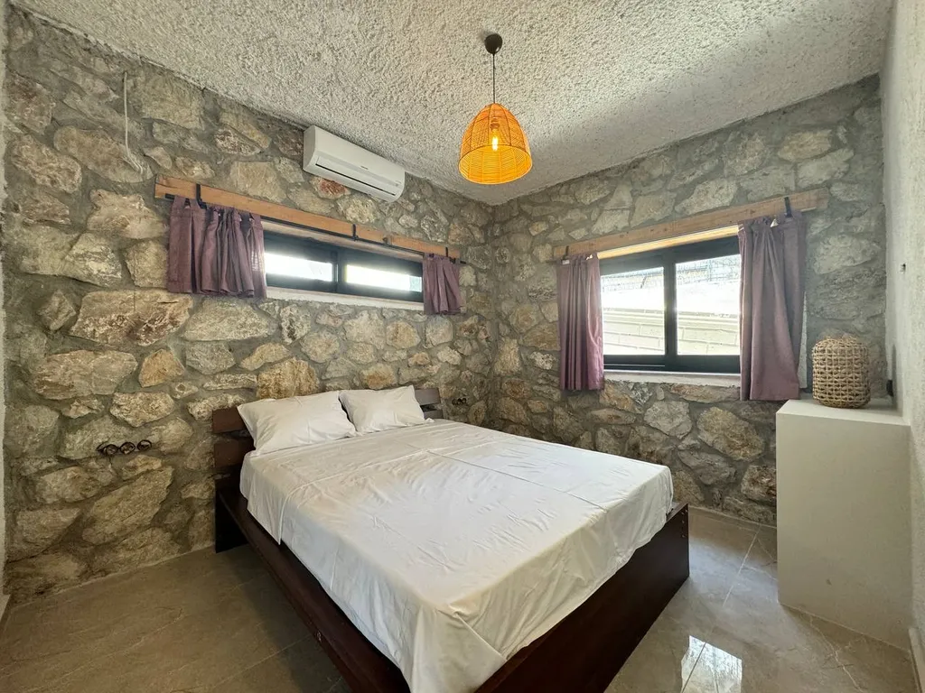 Роскошная вилла с бассейном и видом на горы