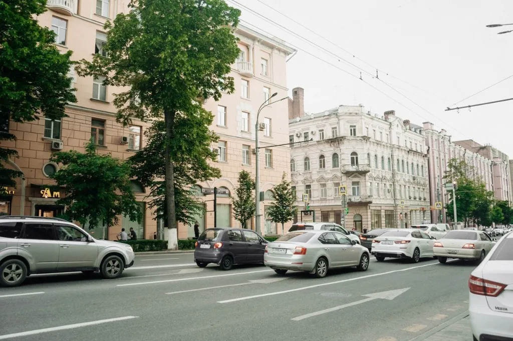 Сталинская Трёшка Халтуринский на главной улице города