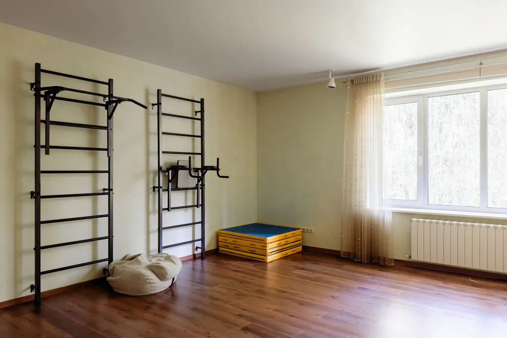 Загородный дом с бассейном, сауной и собственным лесом на участке