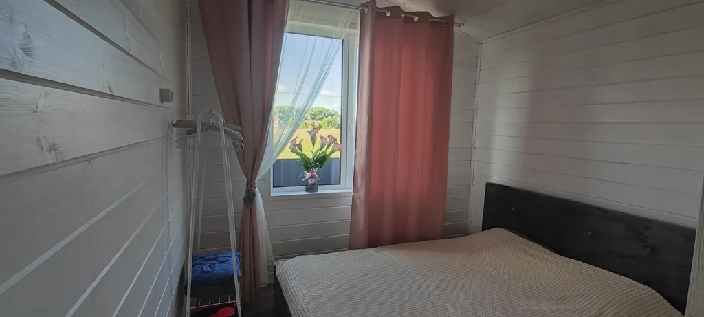 Домик у реки: банный чан, костёр, беседка с мангалом