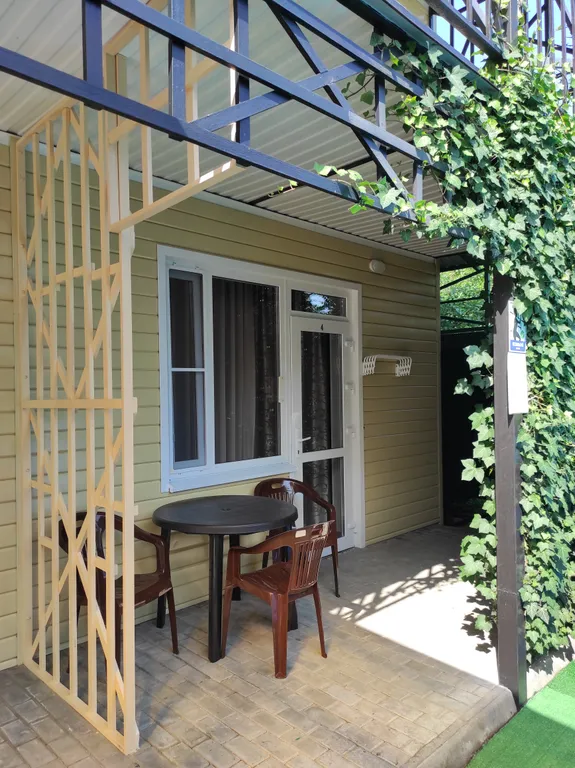 Квартира Комната люкс в квартире на земле, для 4-х человек — аренда посуточно в Ейск