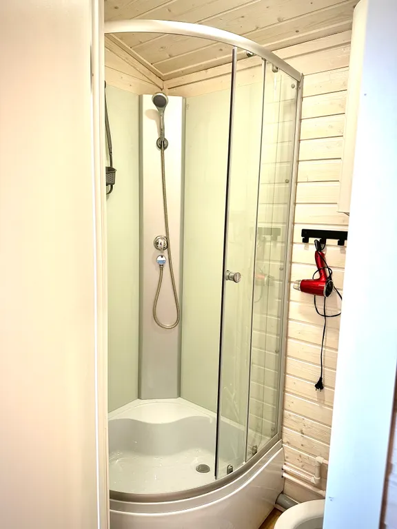 Уютный дом у залива