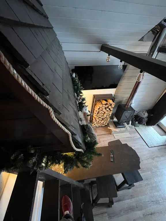 Коттедж Уютный домик с камином и кедровой бочкой на берегу озера — Лобня