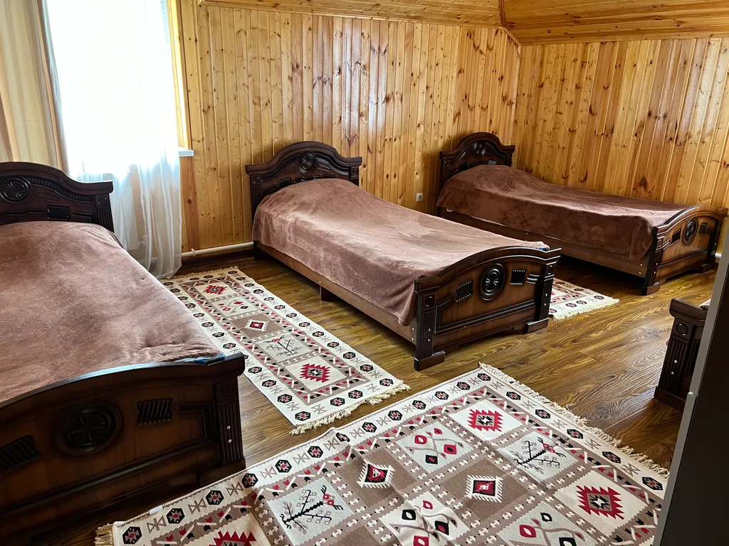 Большой дом у реки в горах с баней и чаном