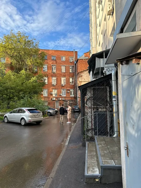 Красивая трех-комнатная квартира с дизайнерским ремонтом