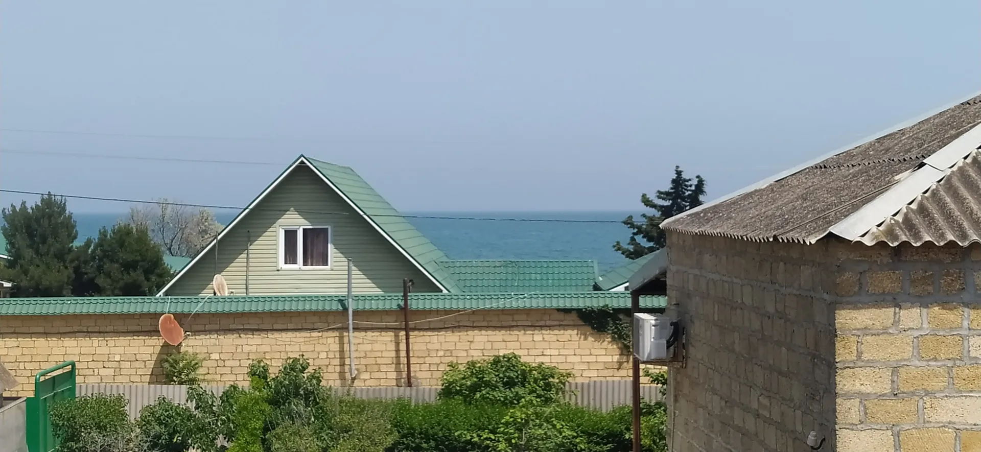 Вид из окна на море 