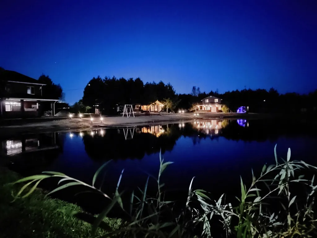 Дом на берегу озера