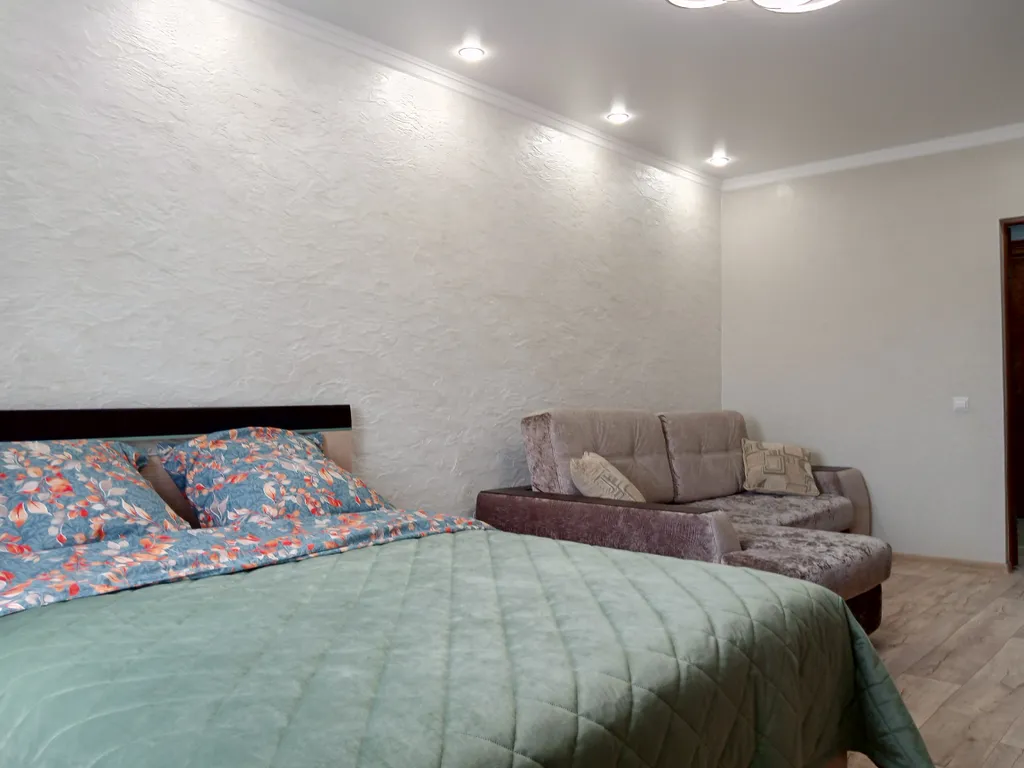 Двухкомнатная квартира с удачной парковкой около трассы Р-217 Кавказ