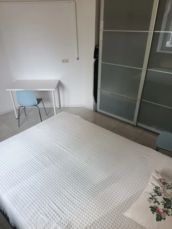 Часть жилого дома с отдельным собственным двориком