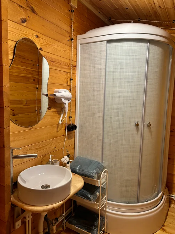 Дом и баня у озера Баглачевские дачи