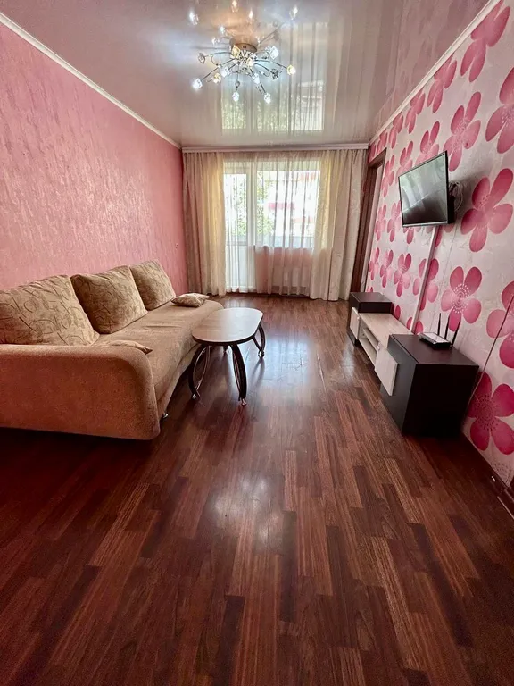 Двухкомнатная квартира в тихом районе рядом с центром