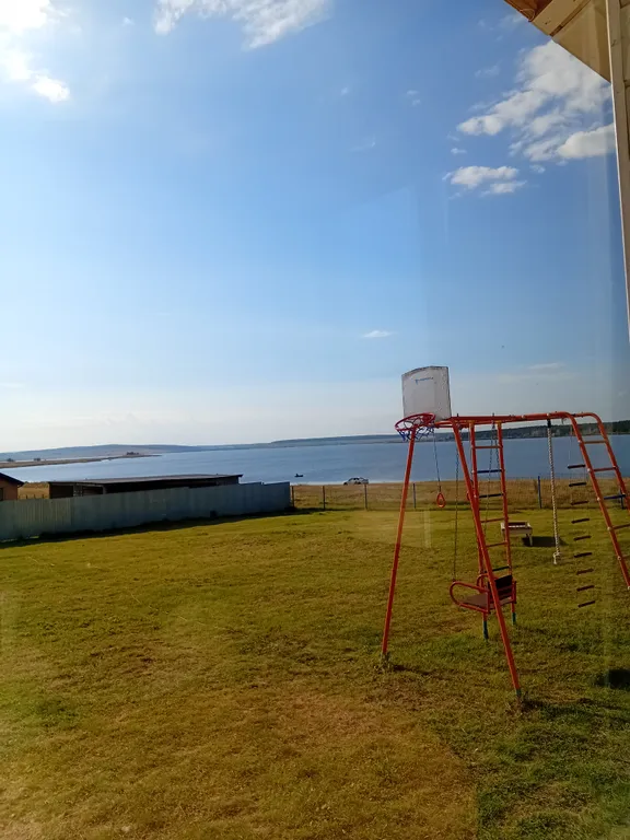 Уютный дом на берегу озера Камбулат