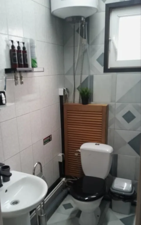 Дом с купелью и сауной, костровой зоной, мангалом и качелями