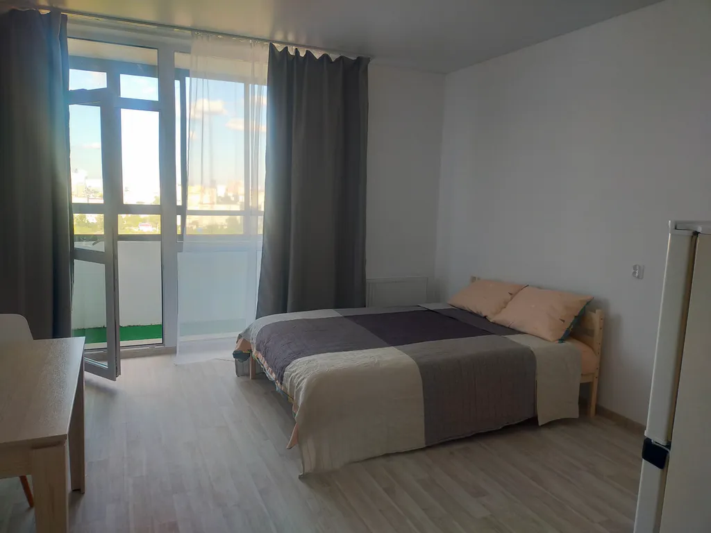 Студия с видом на пруд