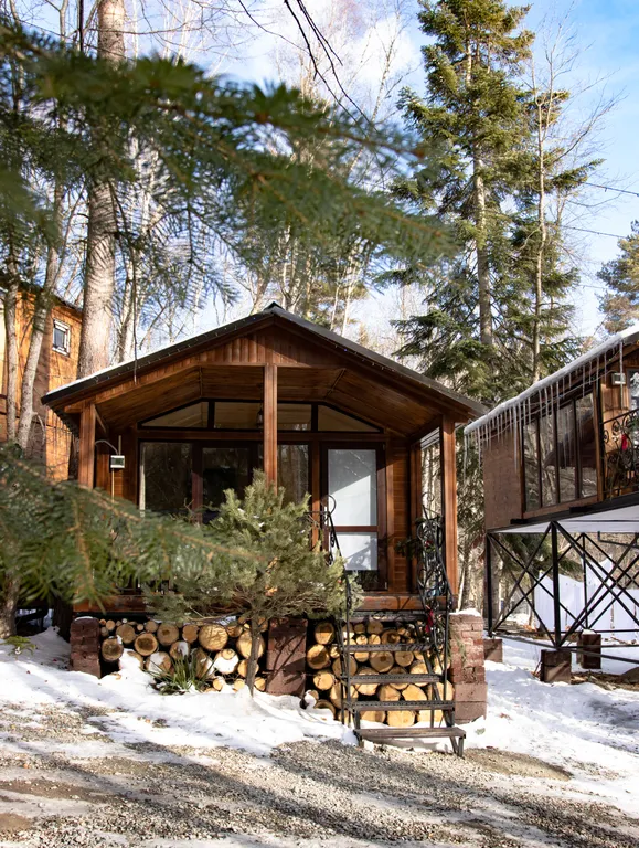 Уютный домик в чаще леса