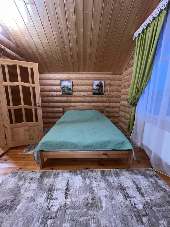 Большой коттедж на побережье озера Тосканка