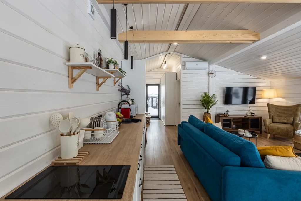 Новый панорамный дом с лесом на участке