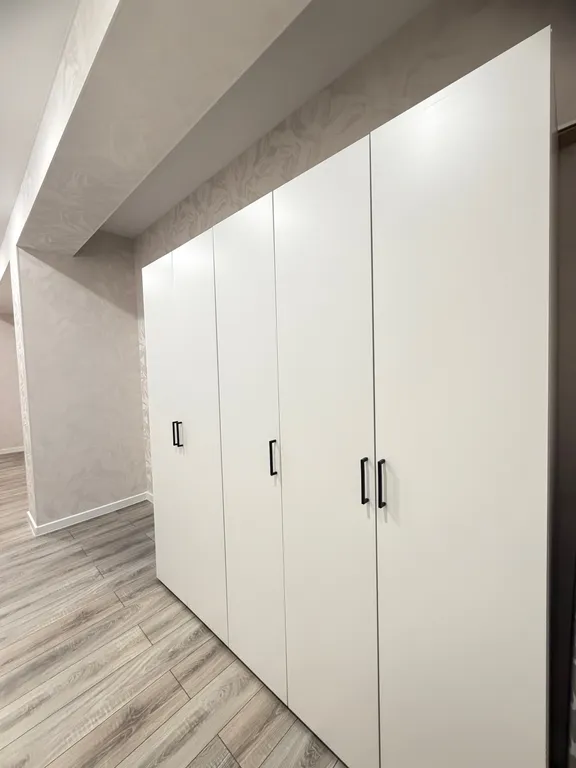 Светлая и чистая квартира с современным ремонтом.