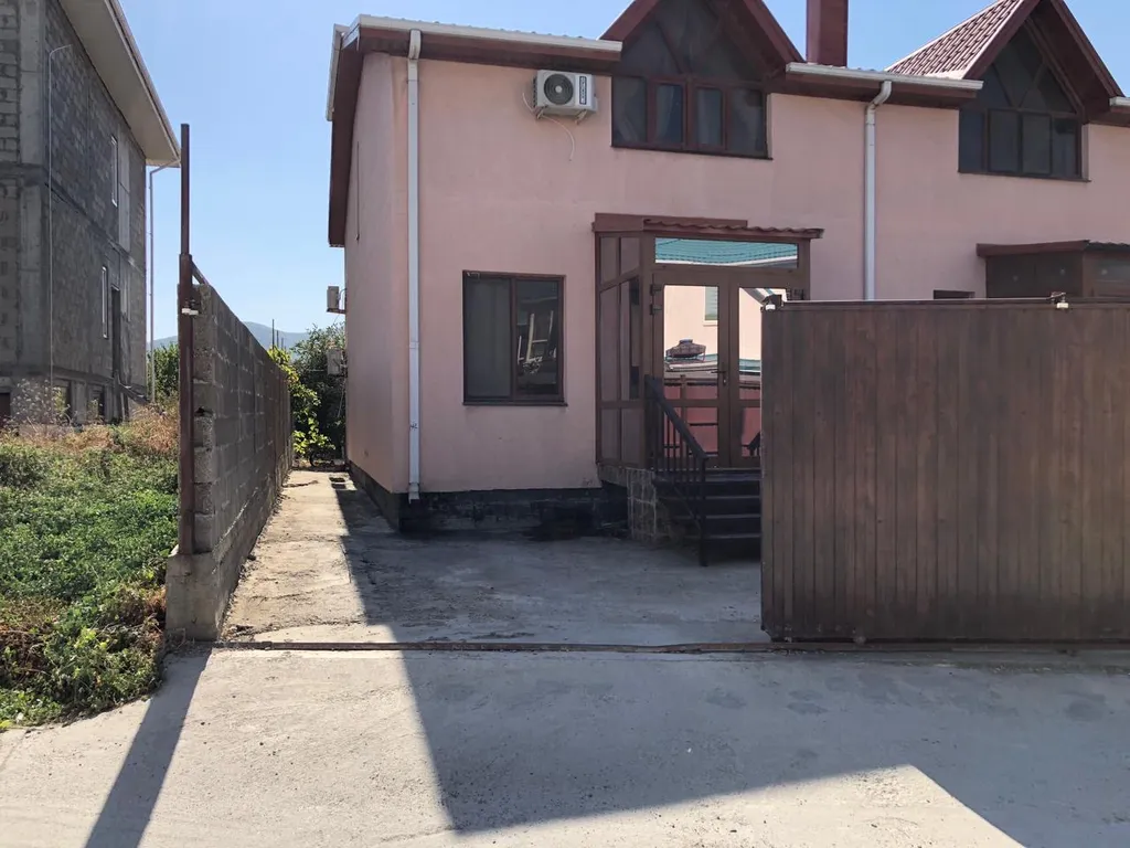 Уютный таунхаус с беседкой