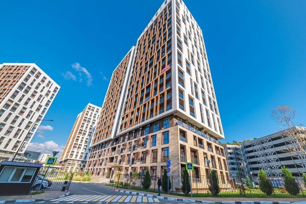 Дизайнерская светлая студия для 3 человек