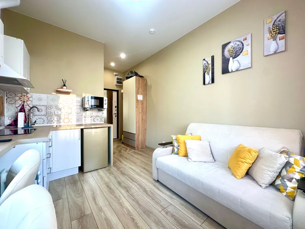 Апартамент с двумя окнами в топовой локации рядом с морем